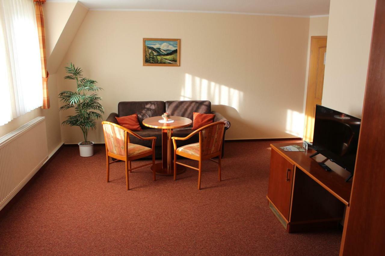 Pension Zur Grünen Eiche Kaulsdorf Exterior foto
